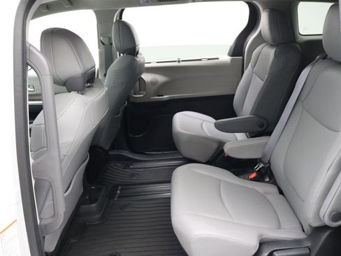Used 2024 Toyota Sienna XLE image 19