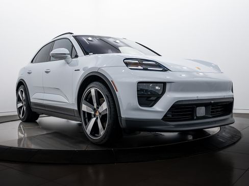 New 2026 Porsche Macan 4 Electric AWD/4WD image 9