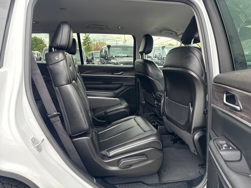 Used 2023 Jeep Grand Cherokee L Limited AWD/4WD image 27