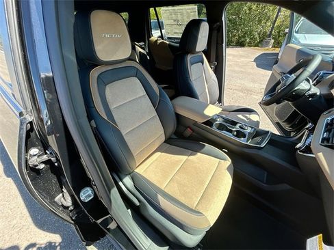 New 2025 Chevrolet Equinox ACTIV w/ Safety and Technology Package image 28