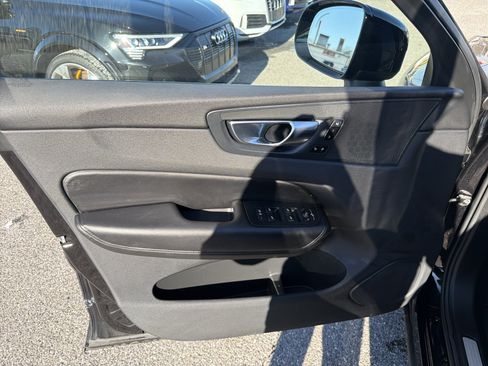 Certified 2025 Volvo XC60 B5 Plus image 5