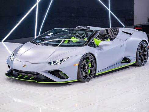 Used 2023 Lamborghini Huracan EVO RWD image 3