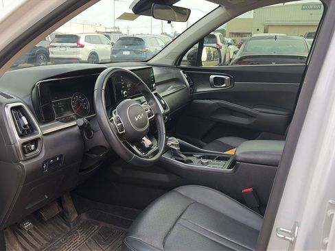 Used 2023 Kia Sorento S w/ Panoramic Sunroof Package FWD image 5
