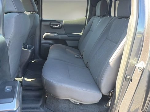 Certified 2018 Toyota Tacoma TRD Off-Road AWD/4WD image 14