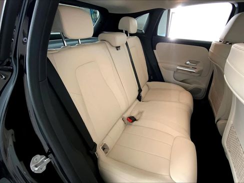 Used 2021 Mercedes-Benz GLA 250 4MATIC image 20