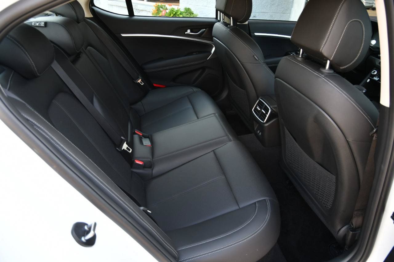 Used 2026 Genesis G70 2.5T RWD image 29