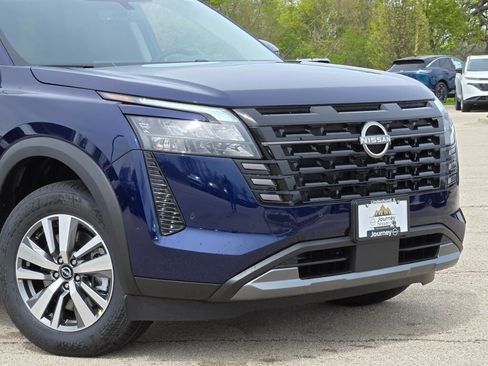 New 2026 Nissan Pathfinder SL w/ Cargo Package AWD/4WD image 2