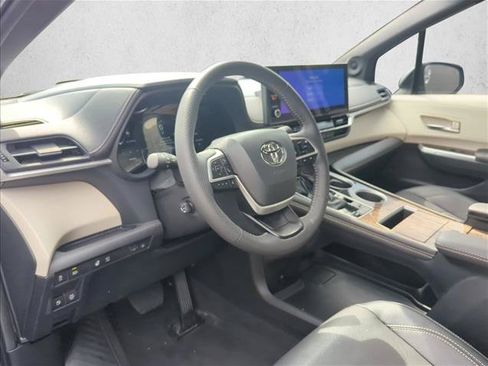 Certified 2025 Toyota Sienna Platinum AWD/4WD image 9