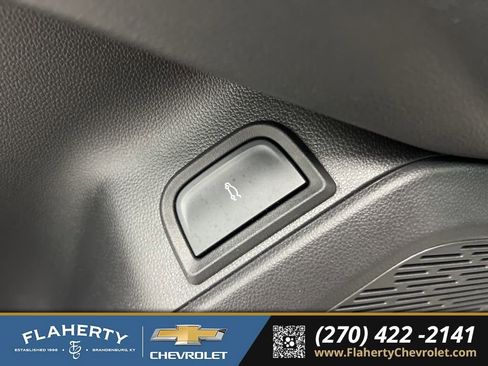 Used 2025 Chevrolet Equinox RS w/ Safety and Technology Package FWD image 23