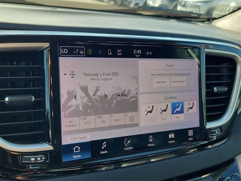 Used 2023 Chrysler Pacifica Touring-L image 29