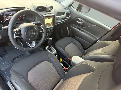 Used 2023 Jeep Renegade Latitude AWD/4WD image 15