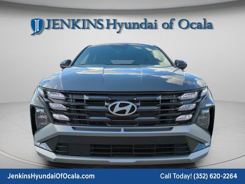 Certified 2025 Hyundai Tucson SE image 8