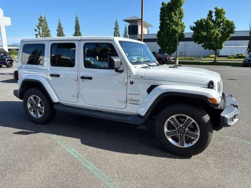 Used 2018 Jeep Wrangler Unlimited Sahara w/ Cold Weather Group AWD/4WD image 2
