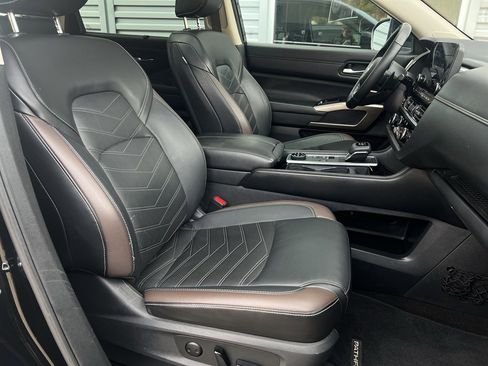 Used 2023 Nissan Pathfinder Platinum image 25