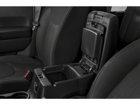 Used 2018 Jeep Wrangler Unlimited Rubicon w/ Connectivity Group AWD/4WD image 9