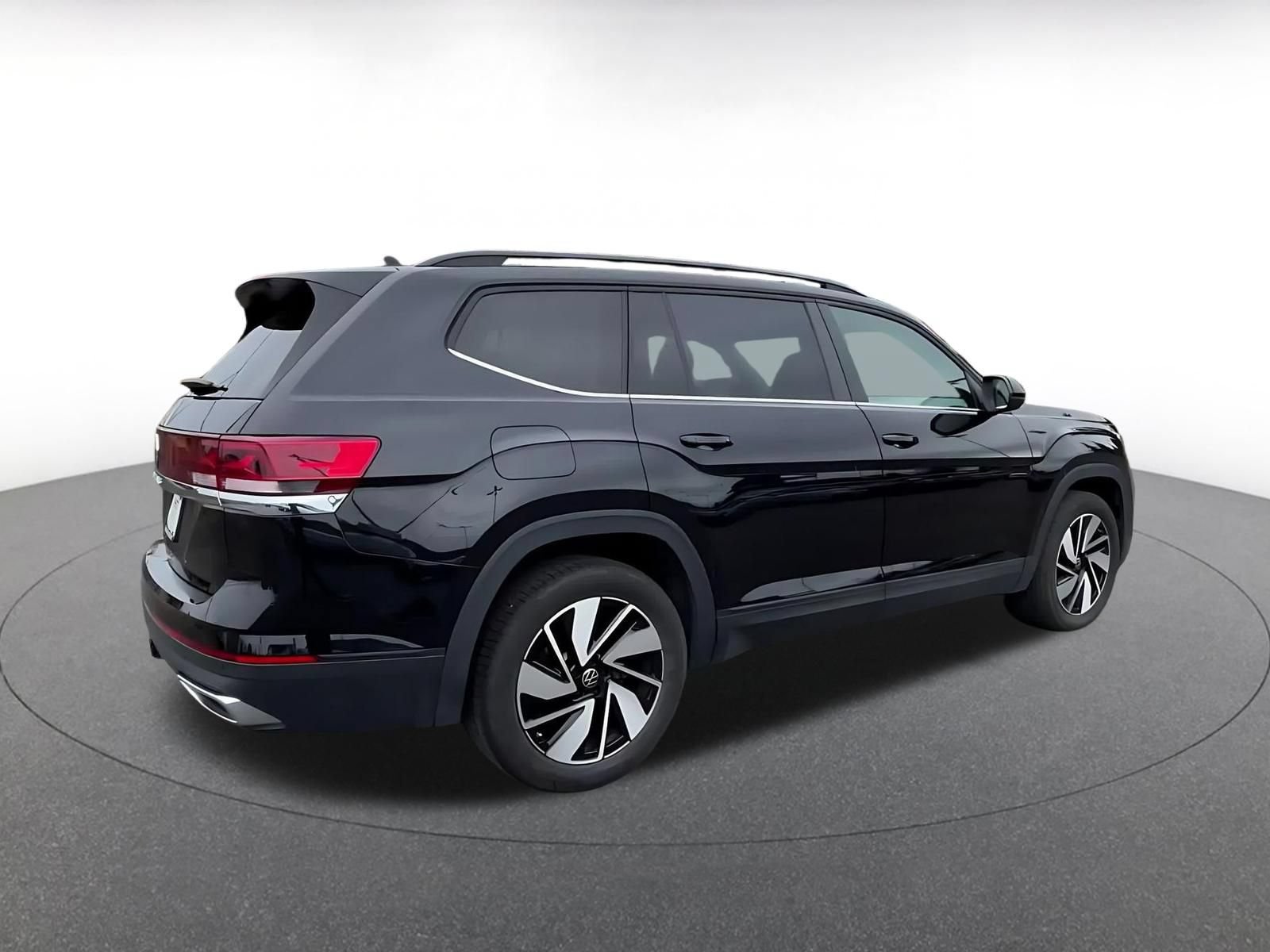 Used 2026 Volkswagen Atlas SE FWD image 14