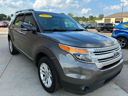 Used 2015 Ford Explorer XLT w/ Equipment Group 202A AWD/4WD image 3
