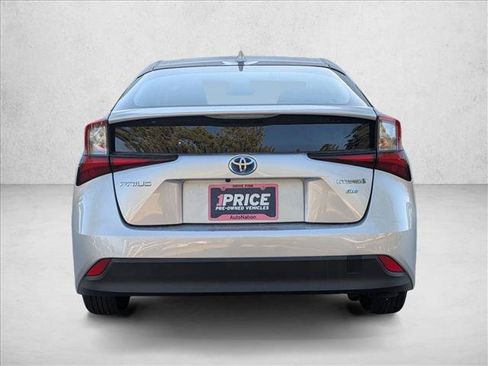 Used 2021 Toyota Prius L Eco FWD image 6