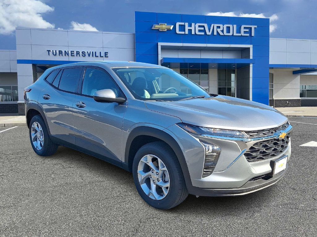 New 2026 Chevrolet Trax LS w/ LS Convenience Package FWD image 2