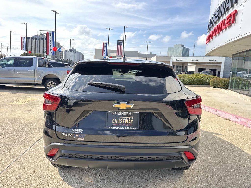 Used 2024 Chevrolet Trax LS FWD image 6