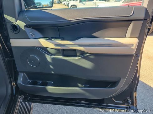 Used 2024 Ford Expedition XLT image 25