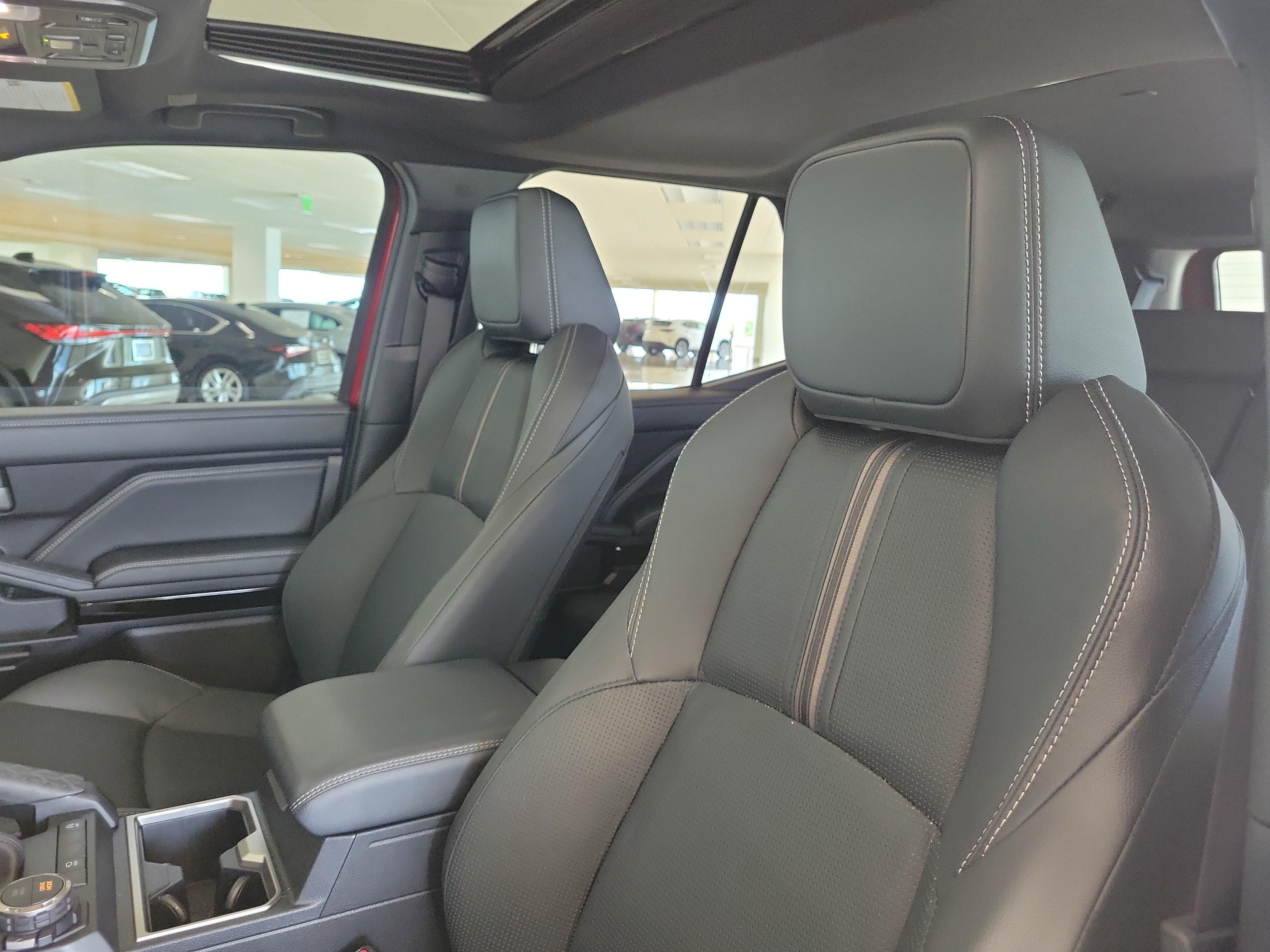 Used 2025 Toyota 4Runner Limited AWD/4WD image 25