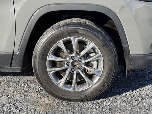 Used 2022 Jeep Cherokee Latitude Lux w/ Sun & Sound Group image 26