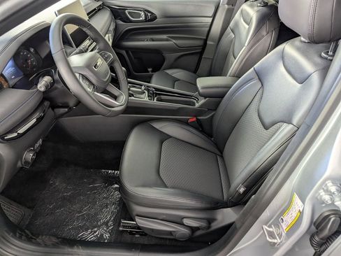 New 2026 Jeep Compass Latitude image 10