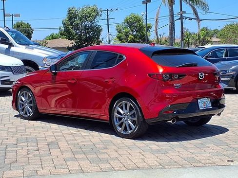 Used 2019 MAZDA MAZDA3 Hatchback w/ Preferred Package FWD image 3