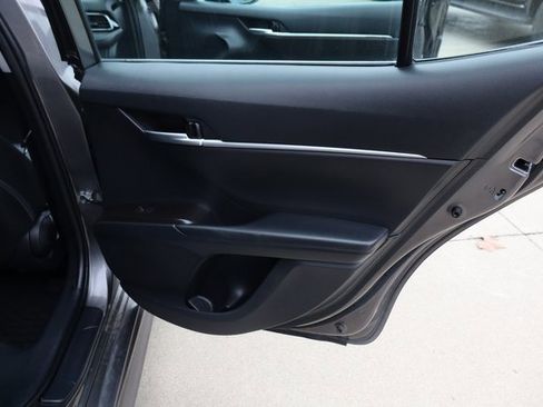 Used 2023 Toyota Camry SE image 15