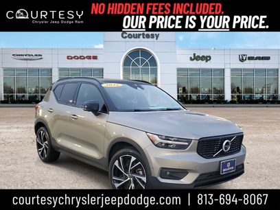 Used 2022 Volvo XC40 T5 R-Design w/ Advanced Package