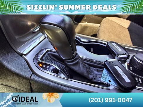 Used 2019 Jeep Grand Cherokee Laredo AWD/4WD image 25