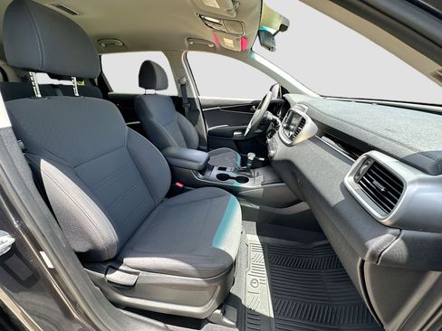 Used 2020 Kia Sorento LX FWD image 26