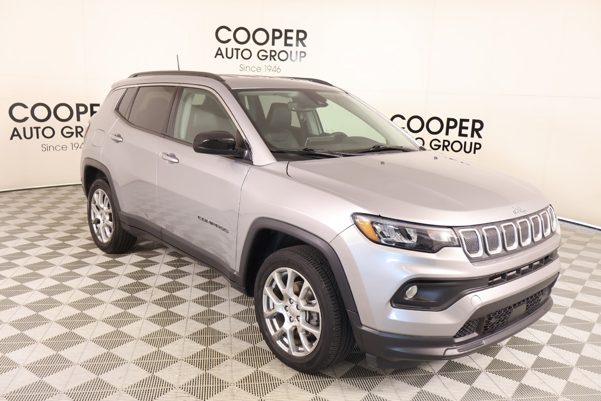 Used 2022 Jeep Compass Latitude AWD/4WD image 1