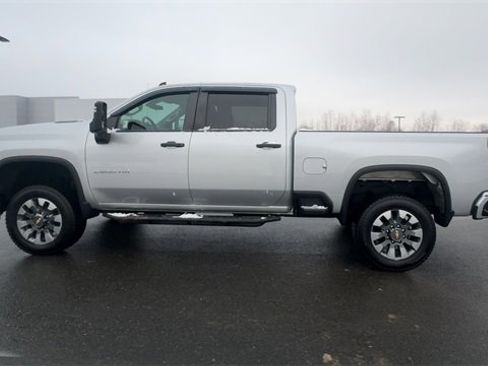 Used 2023 Chevrolet Silverado 2500 Custom w/ Custom Convenience Package image 9