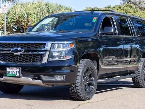 Used 2020 Chevrolet Suburban LT w/ Z71 Midnight Edition image 6