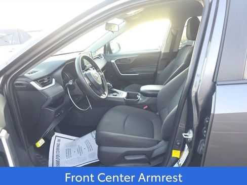 Used 2022 Toyota RAV4 LE image 10