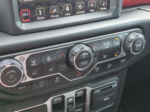 Used 2019 Jeep Wrangler Unlimited Rubicon w/ Dual Top Group AWD/4WD image 26