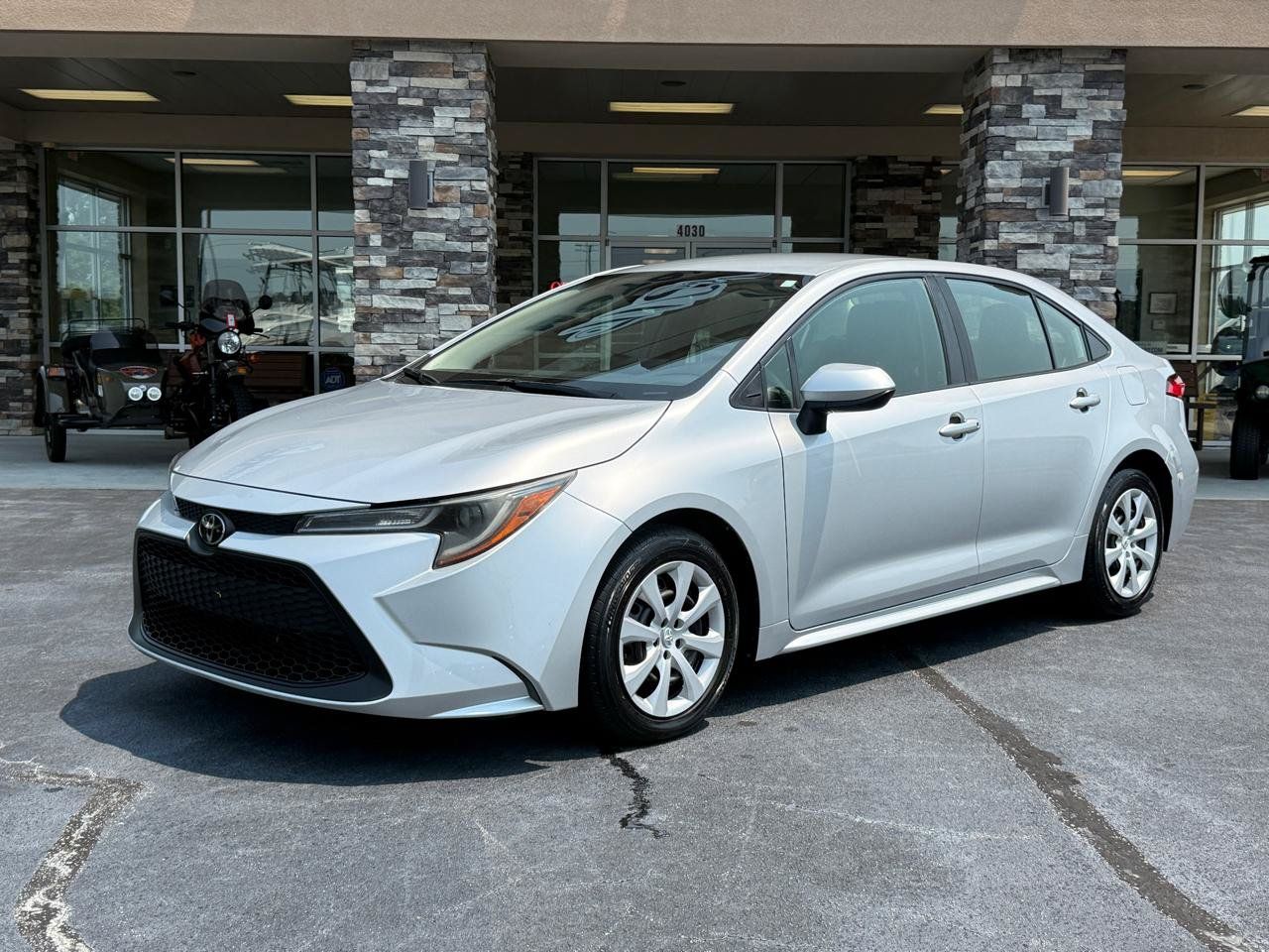 Used 2022 Toyota Corolla LE FWD image 1
