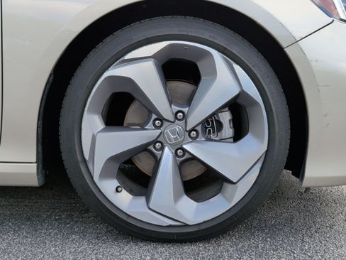 Used 2020 Honda Accord Touring image 14
