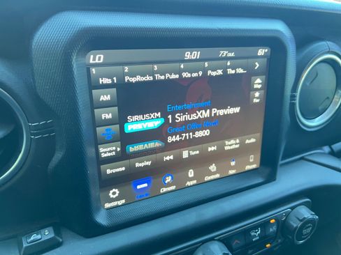 Used 2018 Jeep Wrangler Unlimited Sahara AWD/4WD image 15