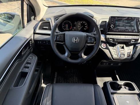 New 2026 Honda Odyssey Touring image 11