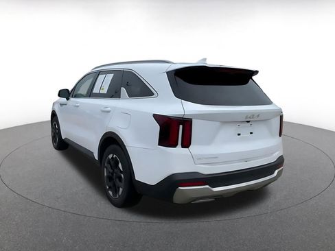 Used 2024 Kia Sorento S image 11