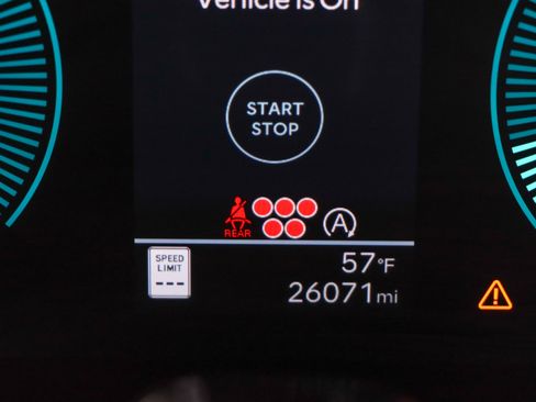 Used 2025 Hyundai Santa Fe SEL FWD image 16