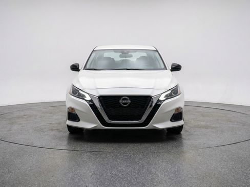 Used 2025 Nissan Altima 2.5 SV FWD image 2