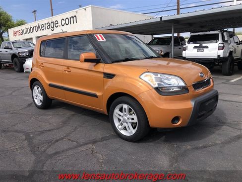 Used 2011 Kia Soul + w/ Audio Pkg FWD image 2