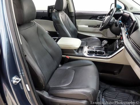 Used 2022 Kia Carnival SX Prestige image 34