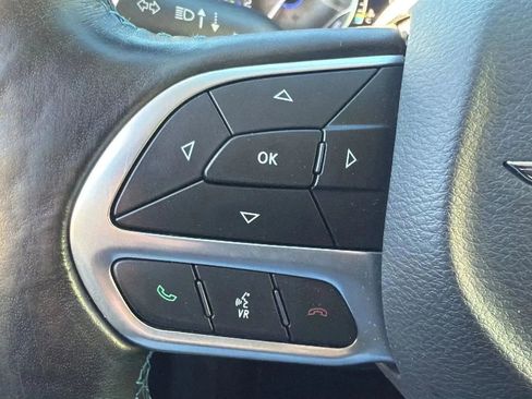 Used 2021 Chrysler Pacifica Touring-L FWD image 12