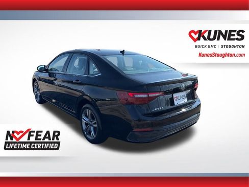 Used 2024 Volkswagen Jetta SE FWD image 8