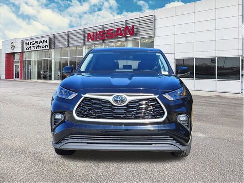 Used 2024 Toyota Highlander LE image 2